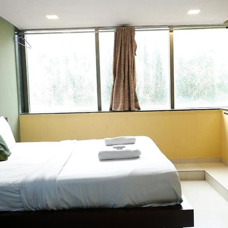 Hotel Artusinn Midc Andheri East Мумбай Екстериор снимка