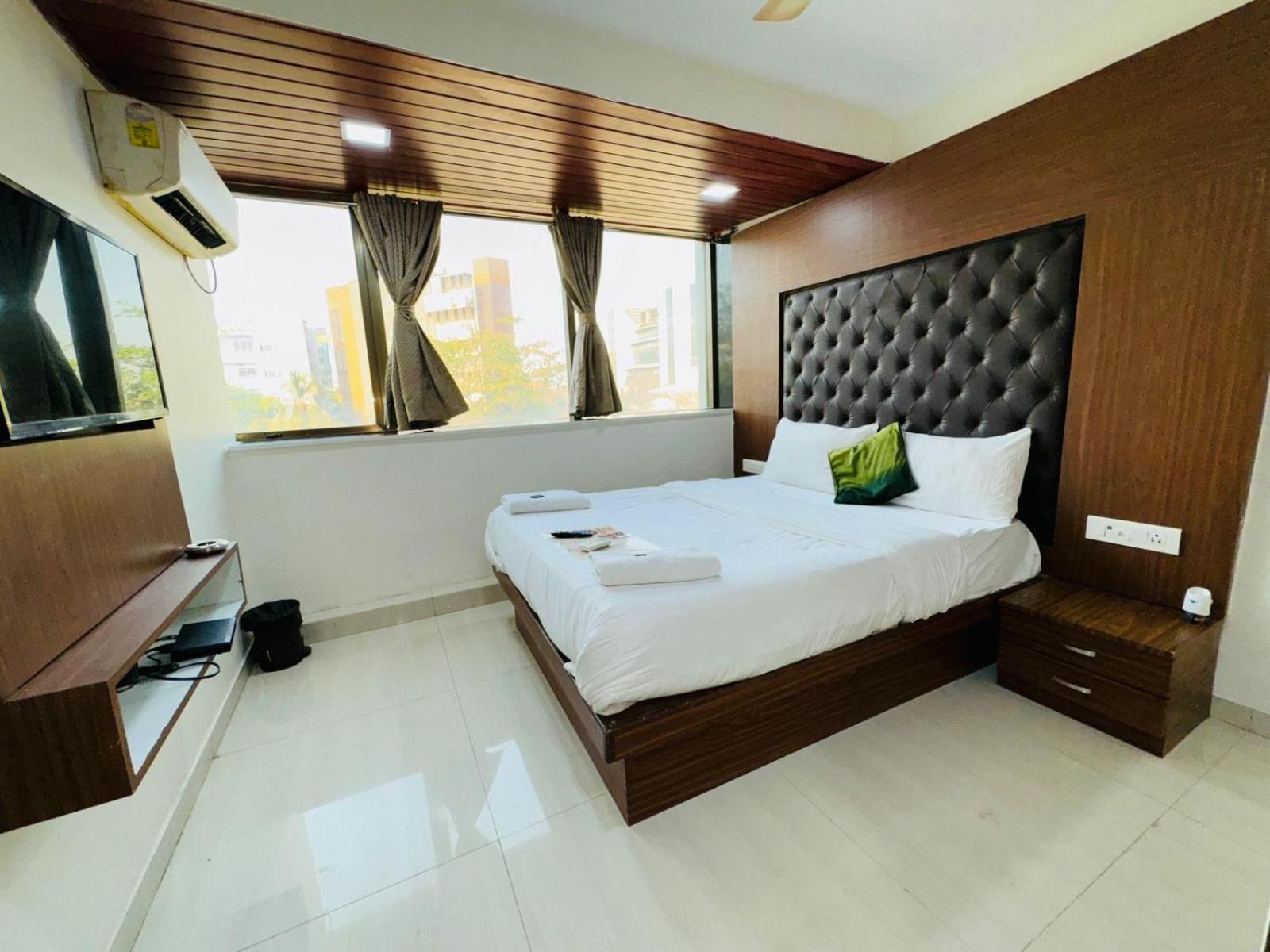 Hotel Artusinn Midc Andheri East Мумбай Екстериор снимка