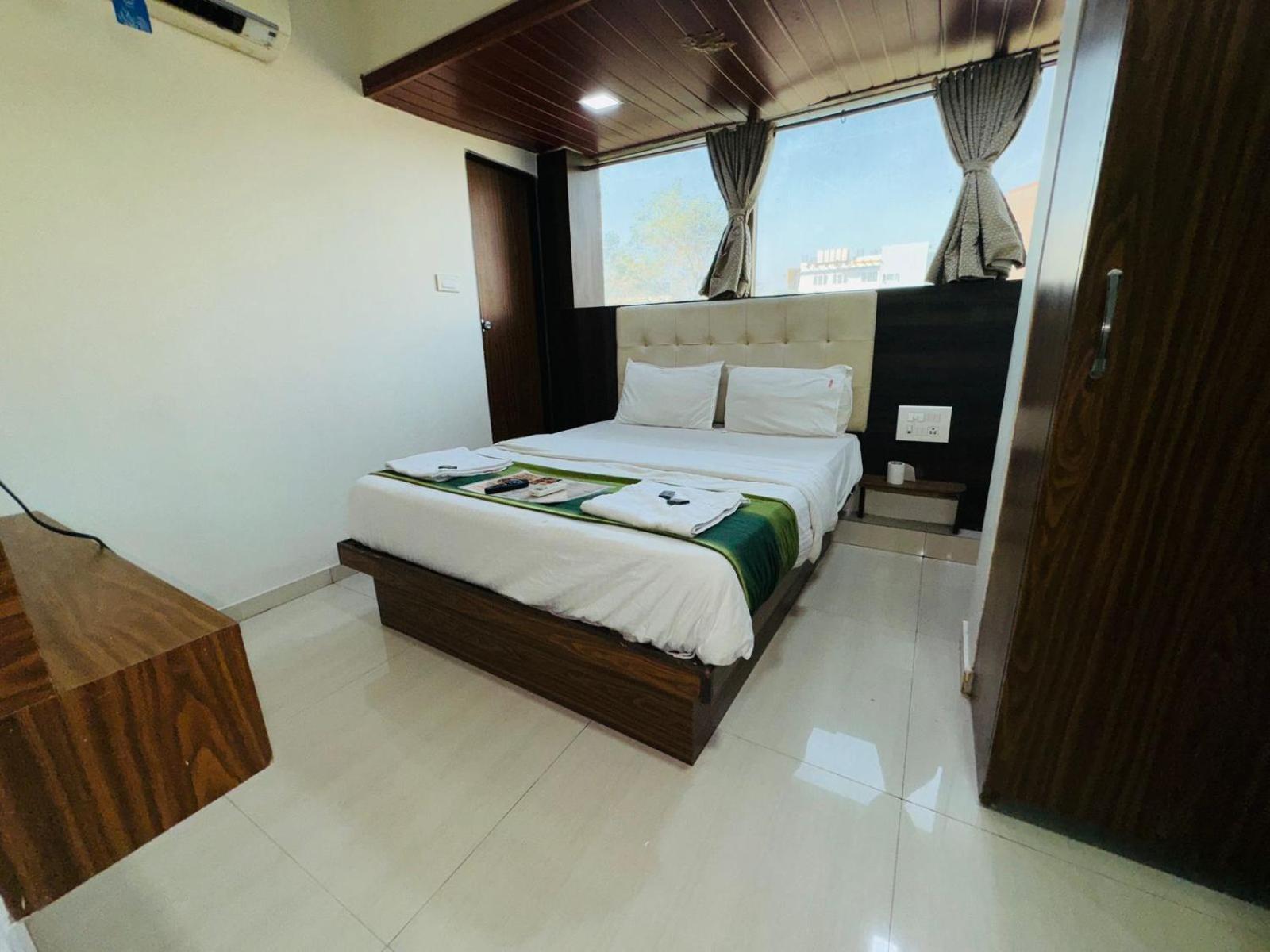 Hotel Artusinn Midc Andheri East Мумбай Екстериор снимка