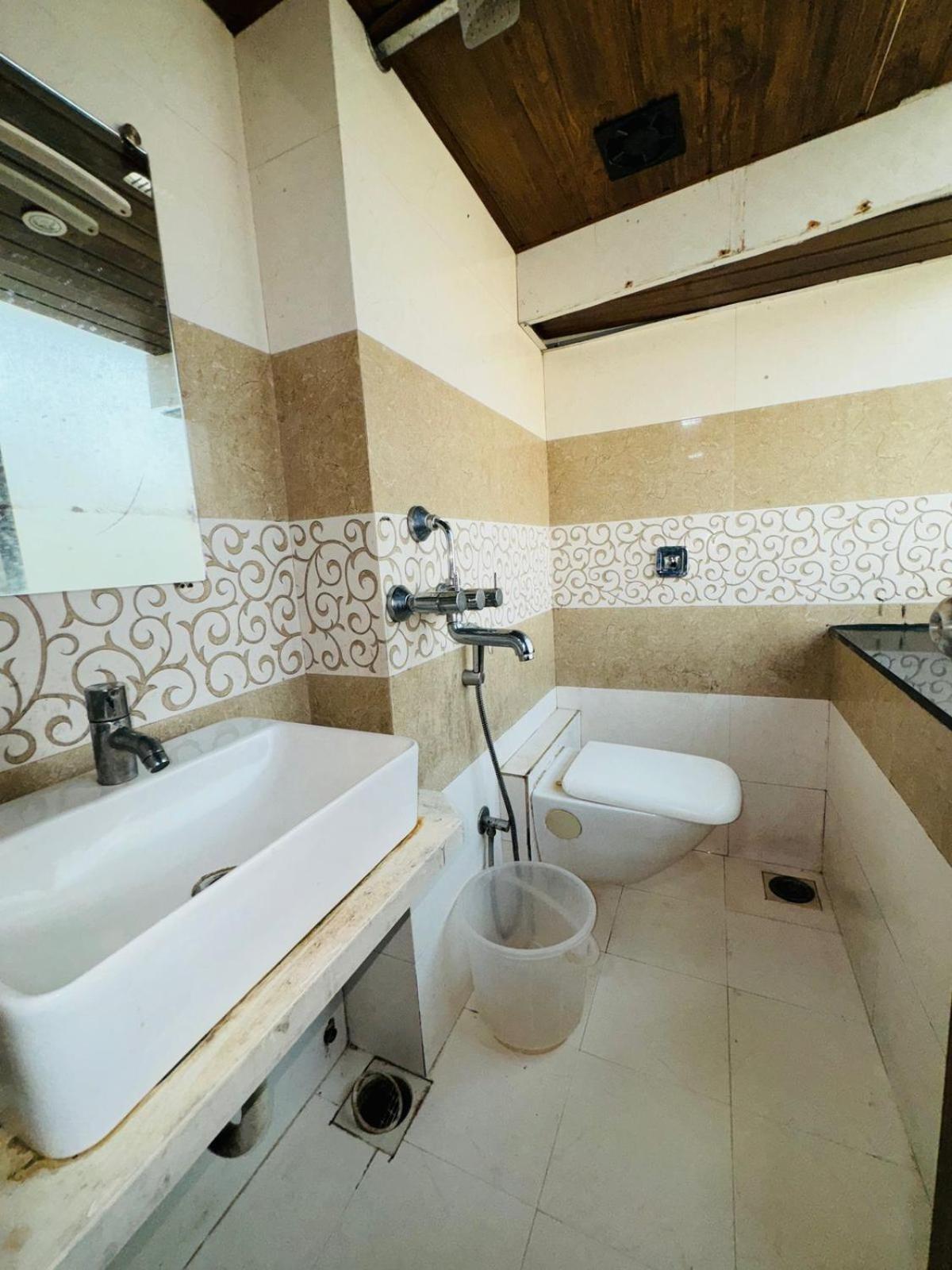 Hotel Artusinn Midc Andheri East Мумбай Екстериор снимка